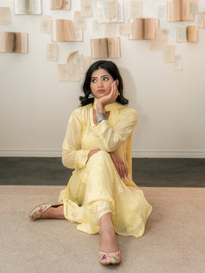 Rang Punjab de- Multicolour Handmade embroidered Jutti