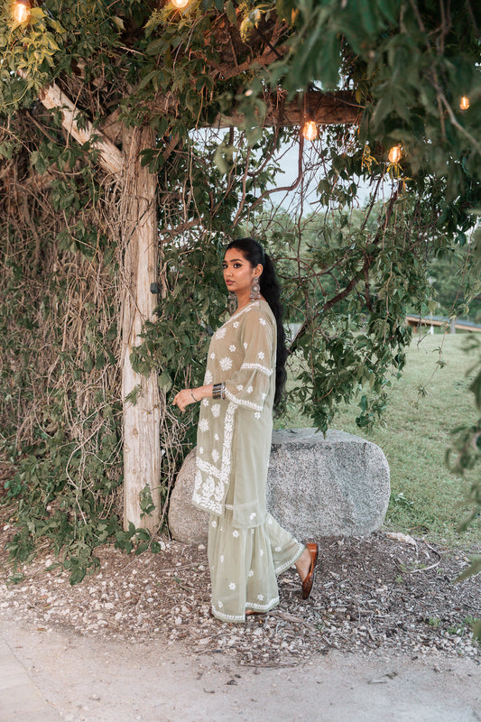 Georgette Pista Garaara Outfit